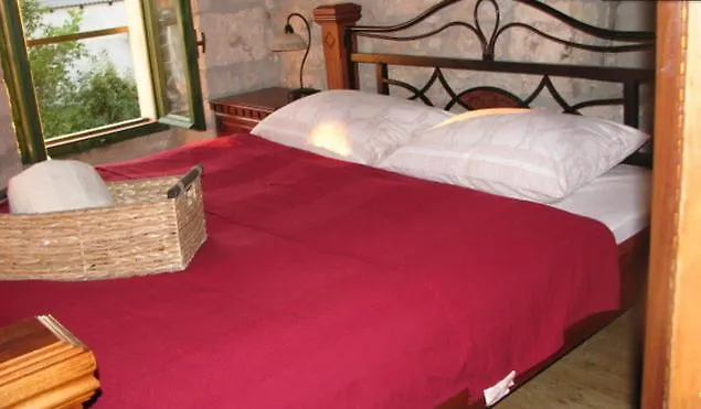 House Maestral Nyaraló
